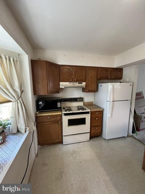 7911 MEADOW COURT