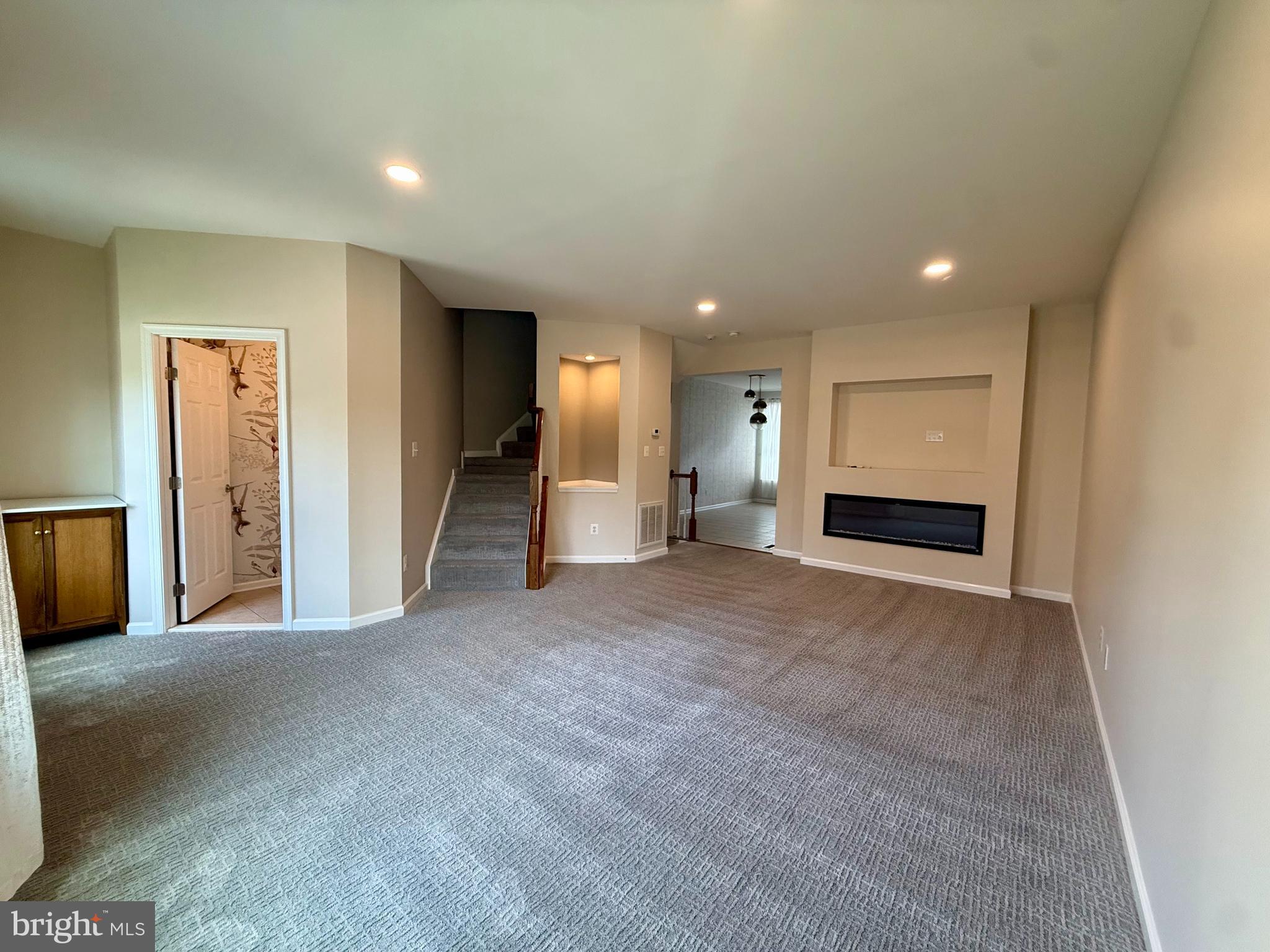 7015 TREK WAY