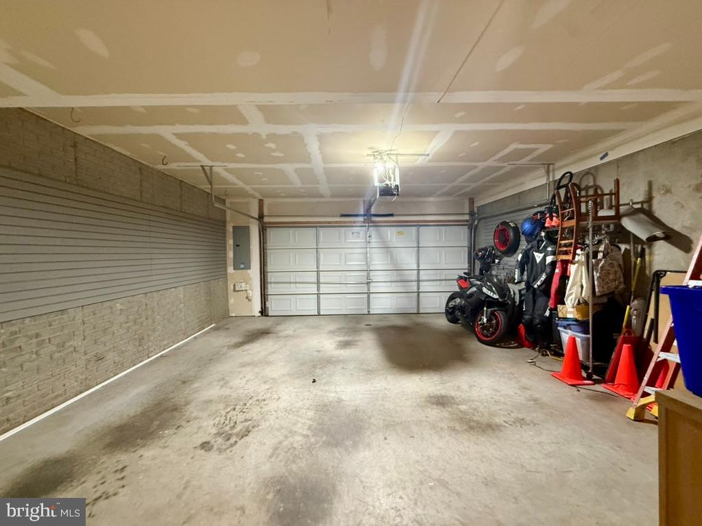7015 TREK WAY