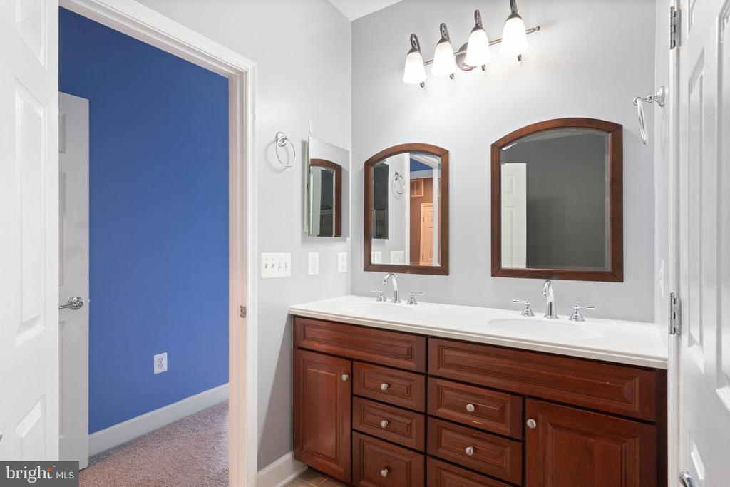 2392 BROOKMOOR LANE