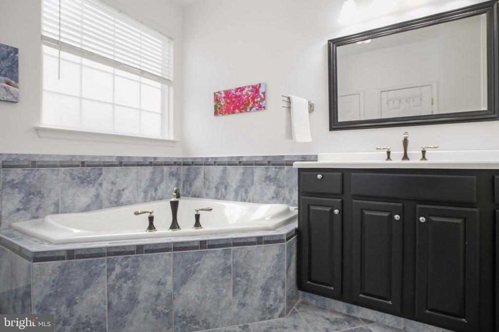 3944 SOLSTICE LANE