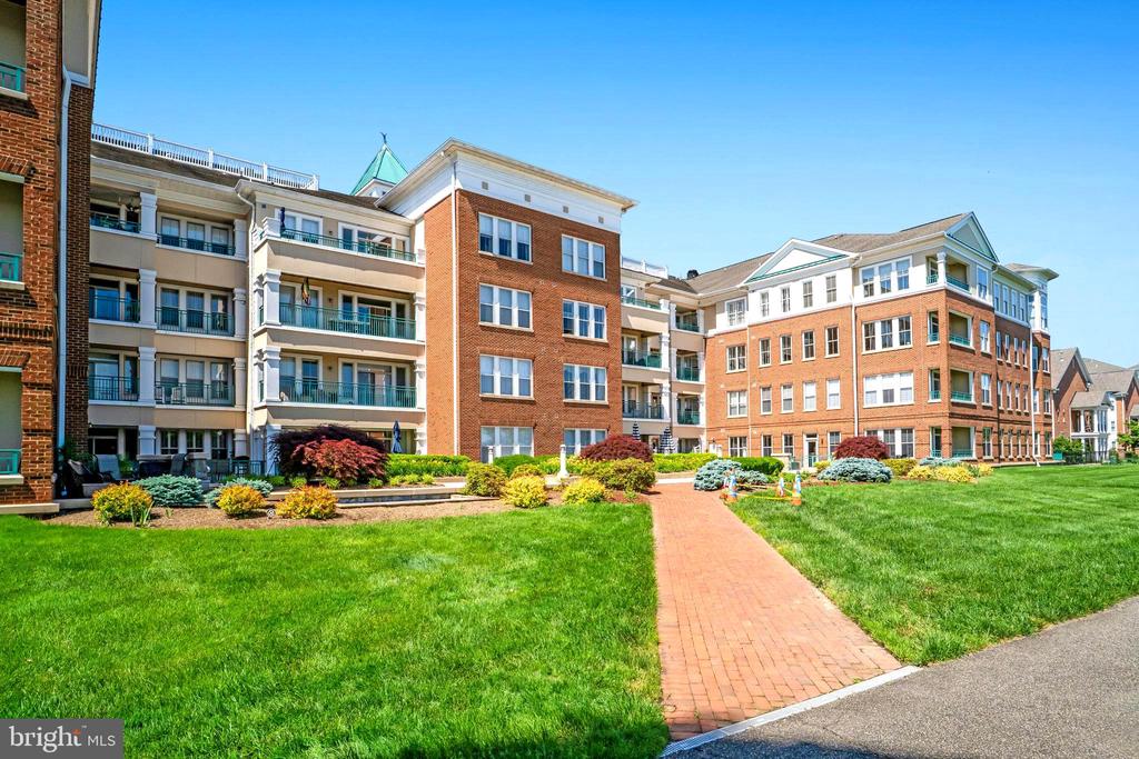 440 BELMONT BAY DRIVE 404