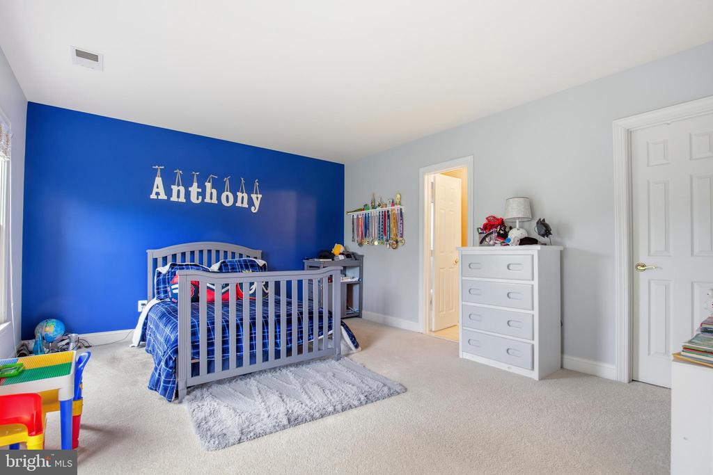 5528 ROAN CHAPEL DRIVE