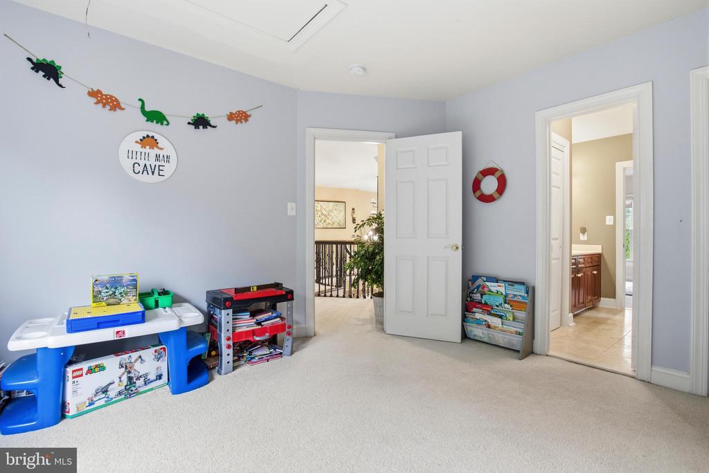 5528 ROAN CHAPEL DRIVE