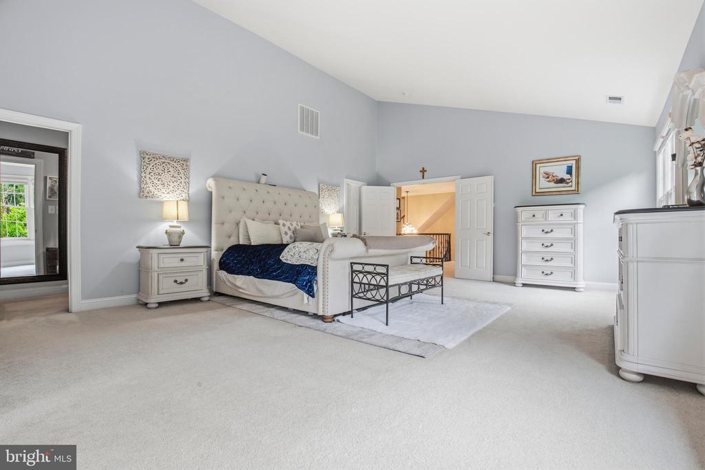 5528 ROAN CHAPEL DRIVE