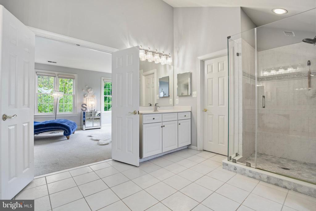5528 ROAN CHAPEL DRIVE