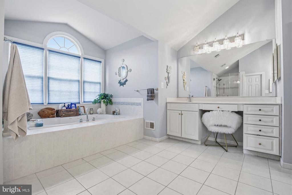 5528 ROAN CHAPEL DRIVE