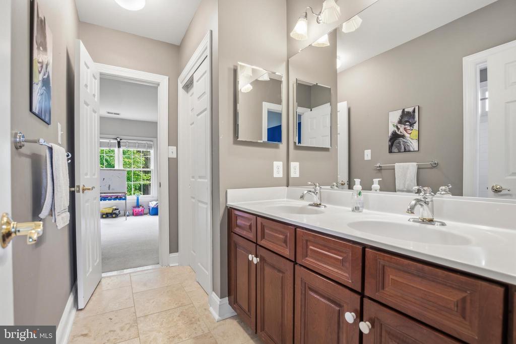 5528 ROAN CHAPEL DRIVE