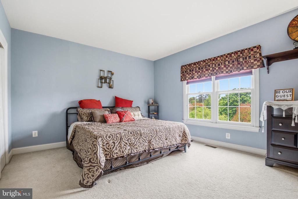5528 ROAN CHAPEL DRIVE