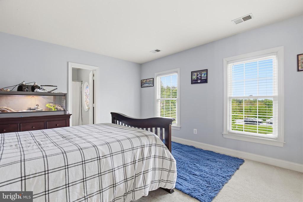 5528 ROAN CHAPEL DRIVE