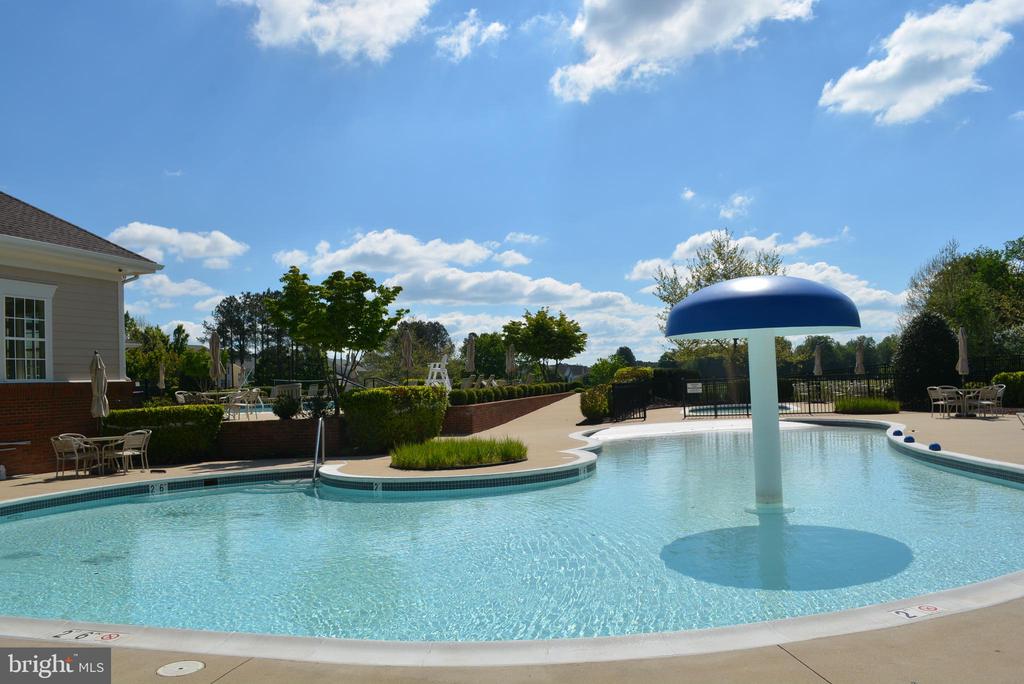 15829 FOURMILE CREEK COURT