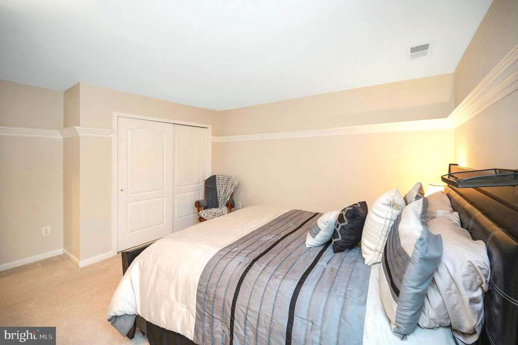 15829 FOURMILE CREEK COURT