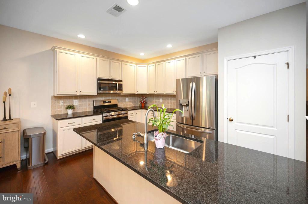15829 FOURMILE CREEK COURT