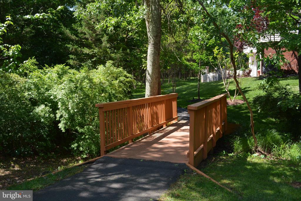 15829 FOURMILE CREEK COURT