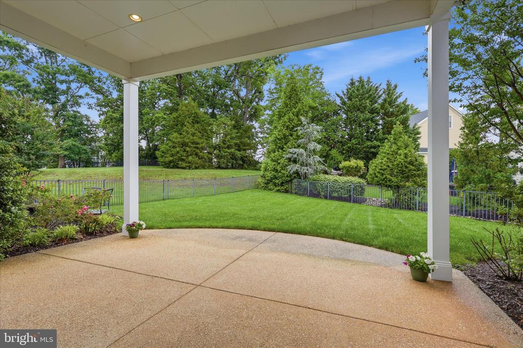 8277 ROXBOROUGH LOOP