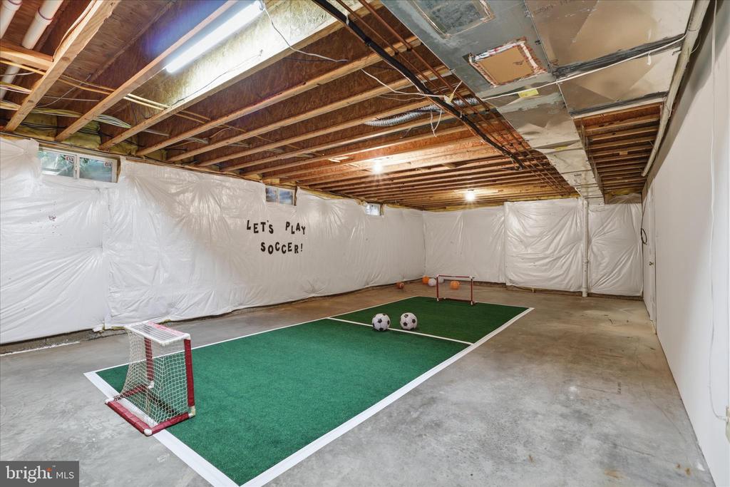 8277 ROXBOROUGH LOOP