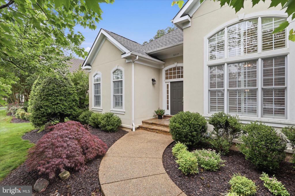8277 ROXBOROUGH LOOP