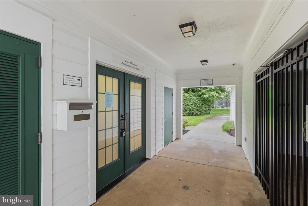 8277 ROXBOROUGH LOOP