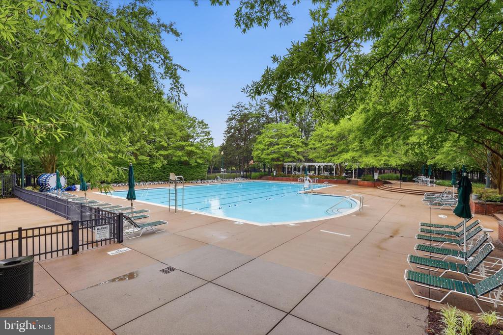 8277 ROXBOROUGH LOOP