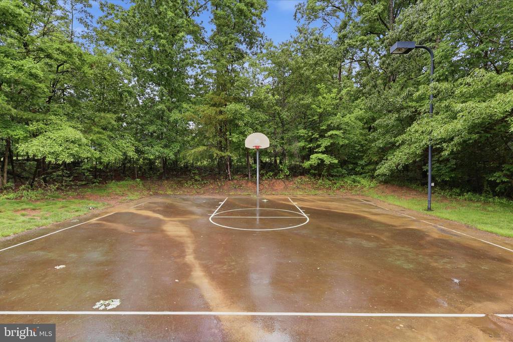 8277 ROXBOROUGH LOOP