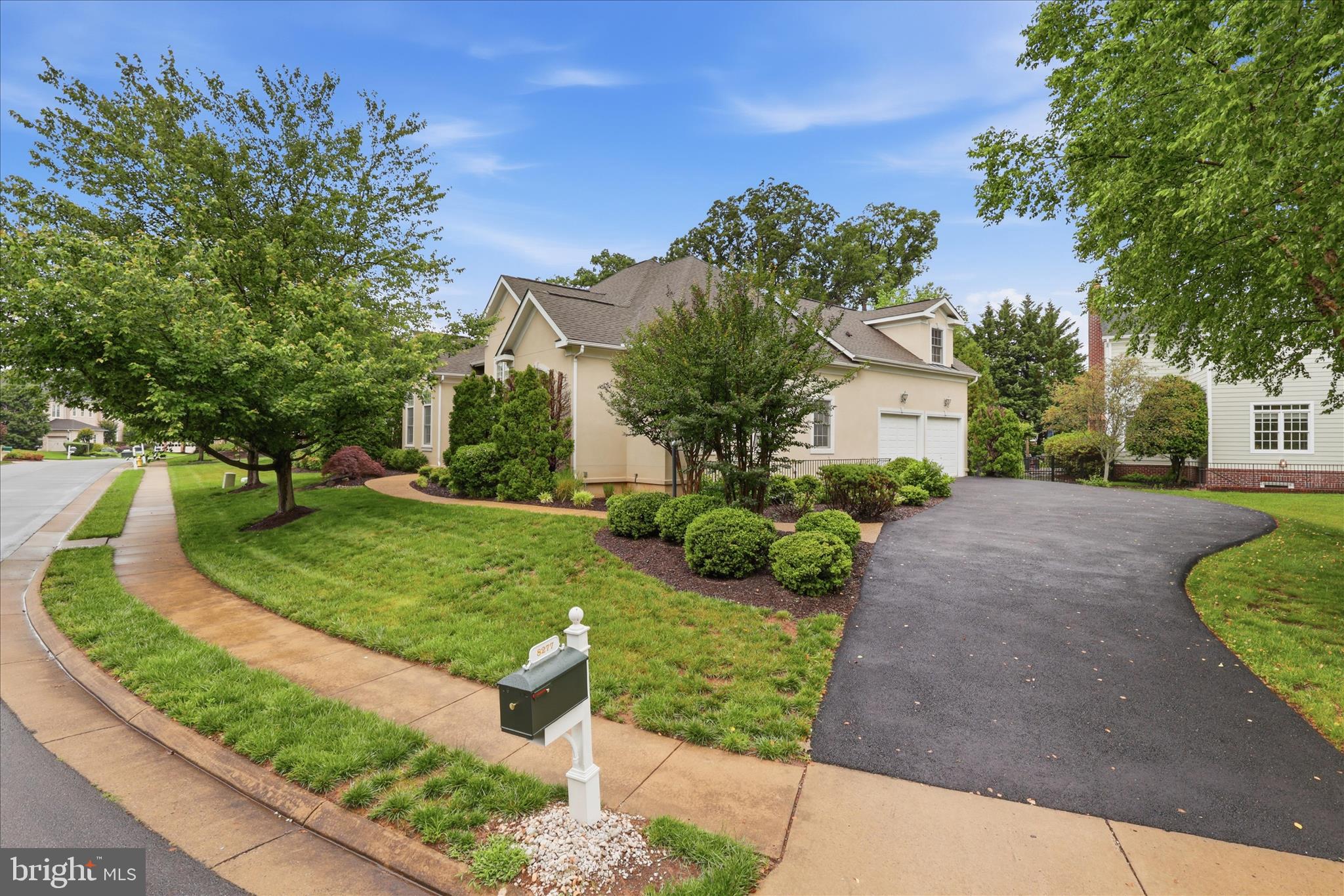 8277 ROXBOROUGH LOOP