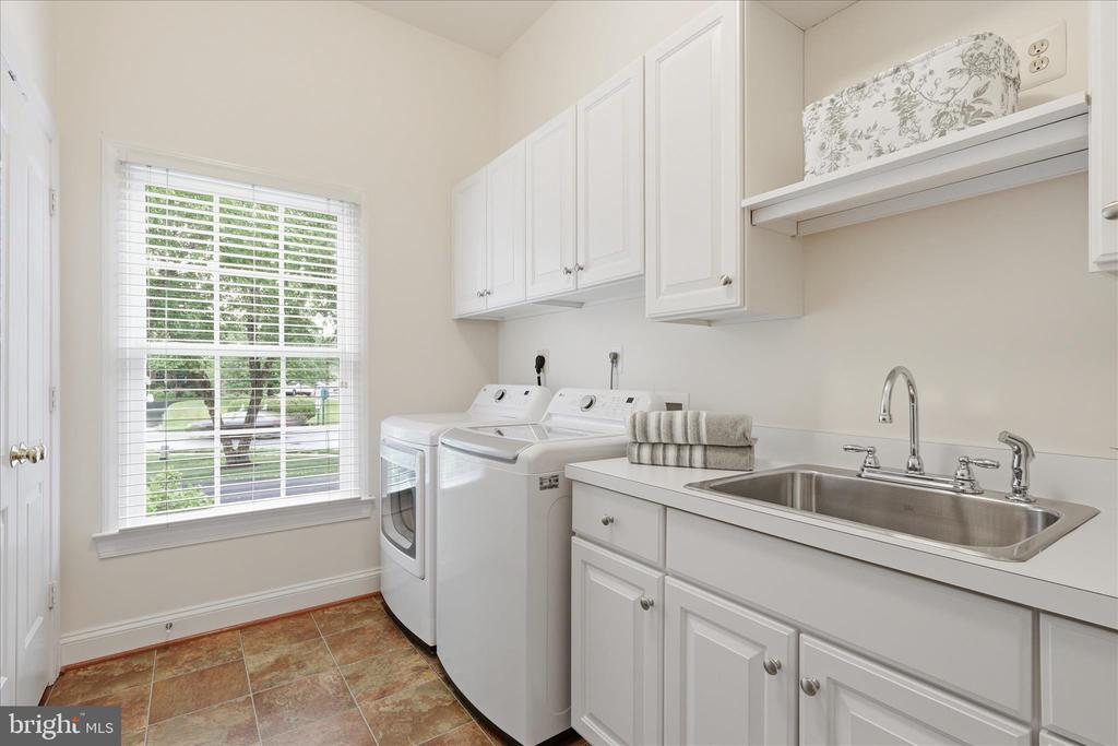 8277 ROXBOROUGH LOOP