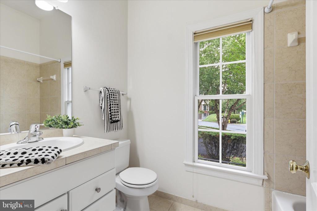 8277 ROXBOROUGH LOOP