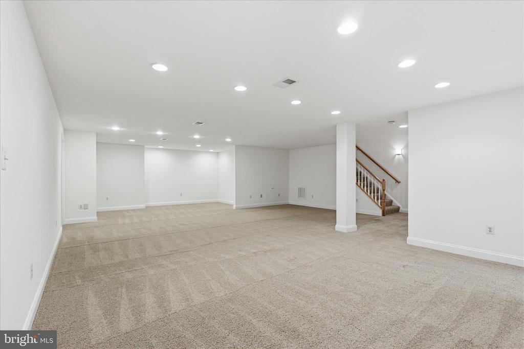 8277 ROXBOROUGH LOOP