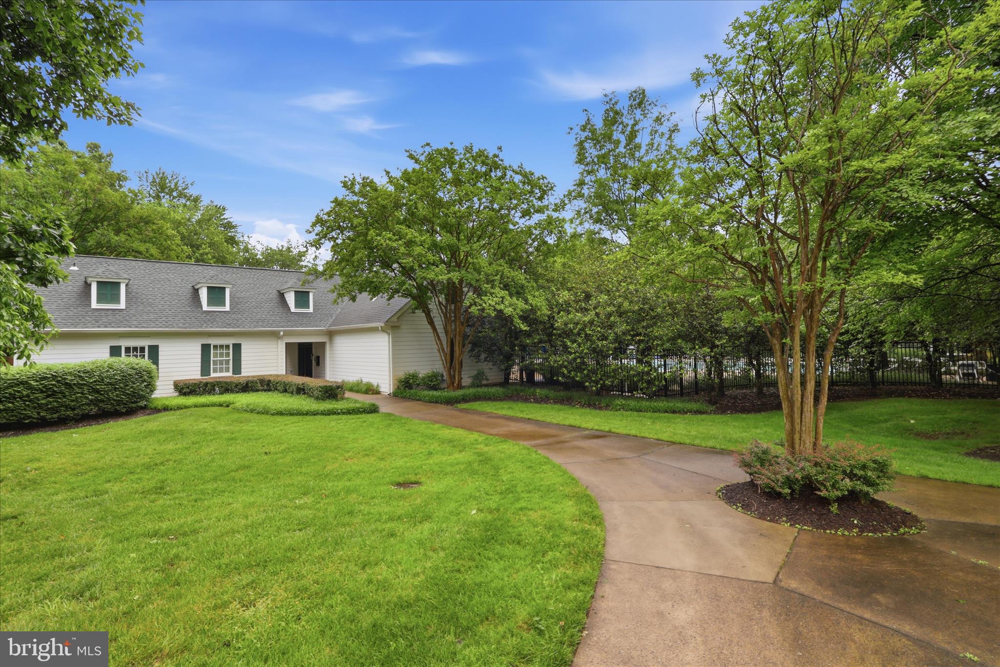 8277 ROXBOROUGH LOOP