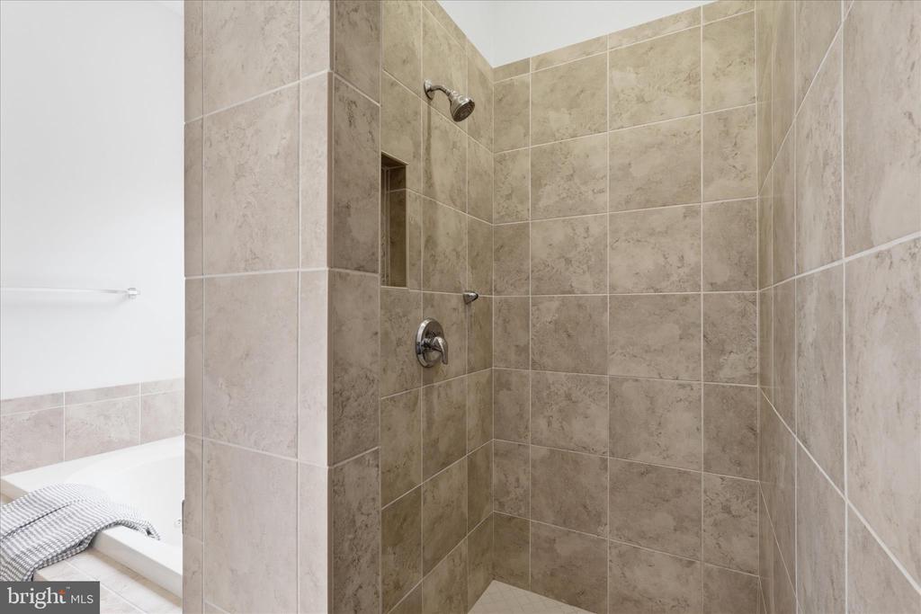 8277 ROXBOROUGH LOOP