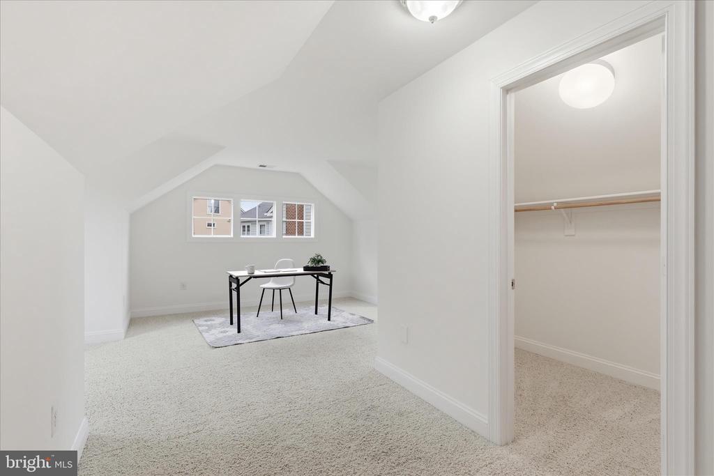 8277 ROXBOROUGH LOOP