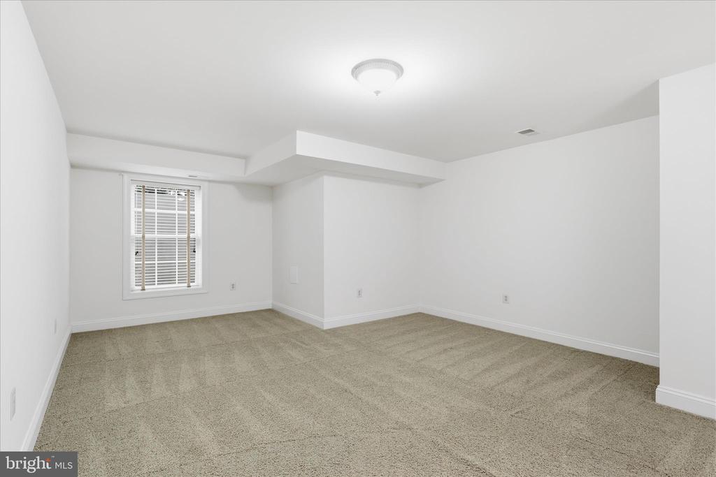 8277 ROXBOROUGH LOOP