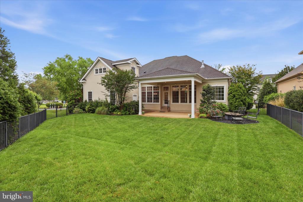 8277 ROXBOROUGH LOOP