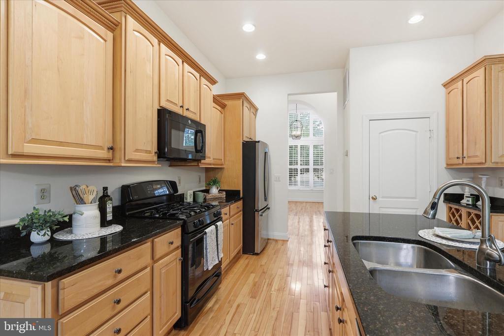 8277 ROXBOROUGH LOOP