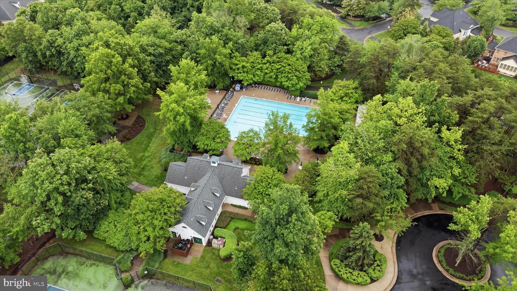 8277 ROXBOROUGH LOOP