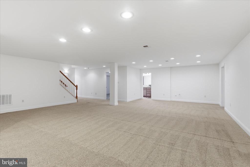 8277 ROXBOROUGH LOOP