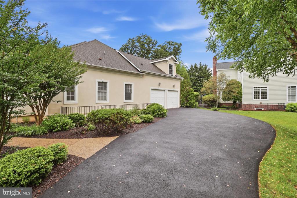 8277 ROXBOROUGH LOOP