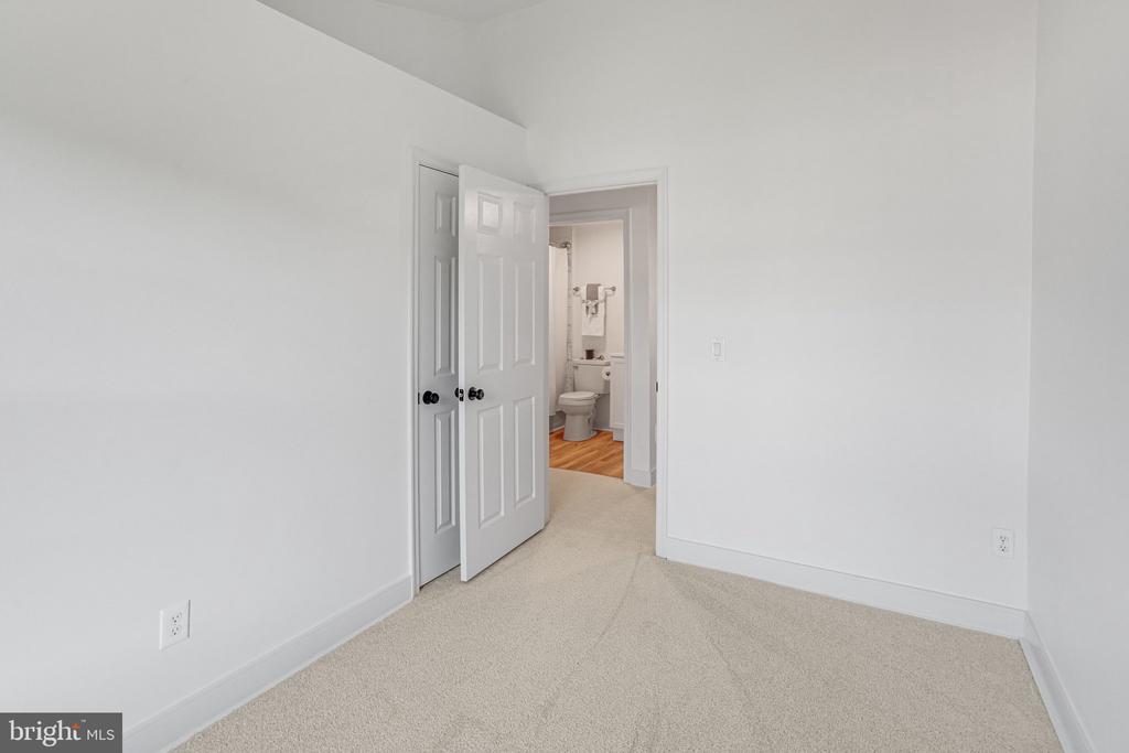 16948 POINT PLEASANT LANE