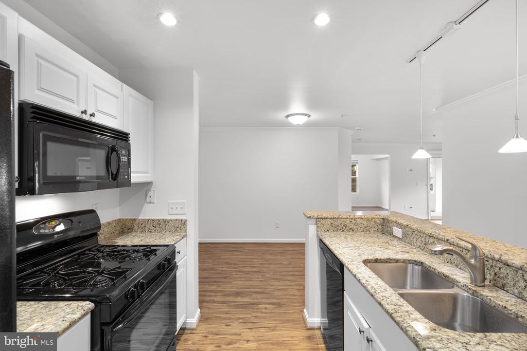 14162 CUDDY LOOP 104