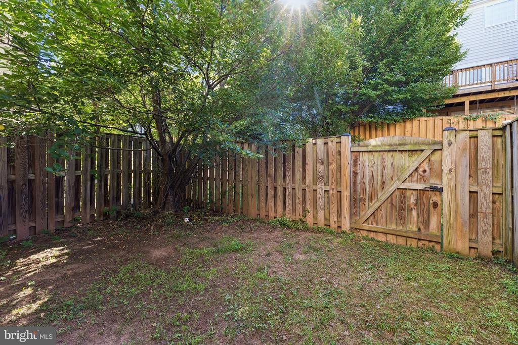 12047 KEMPS LANDING CIRCLE