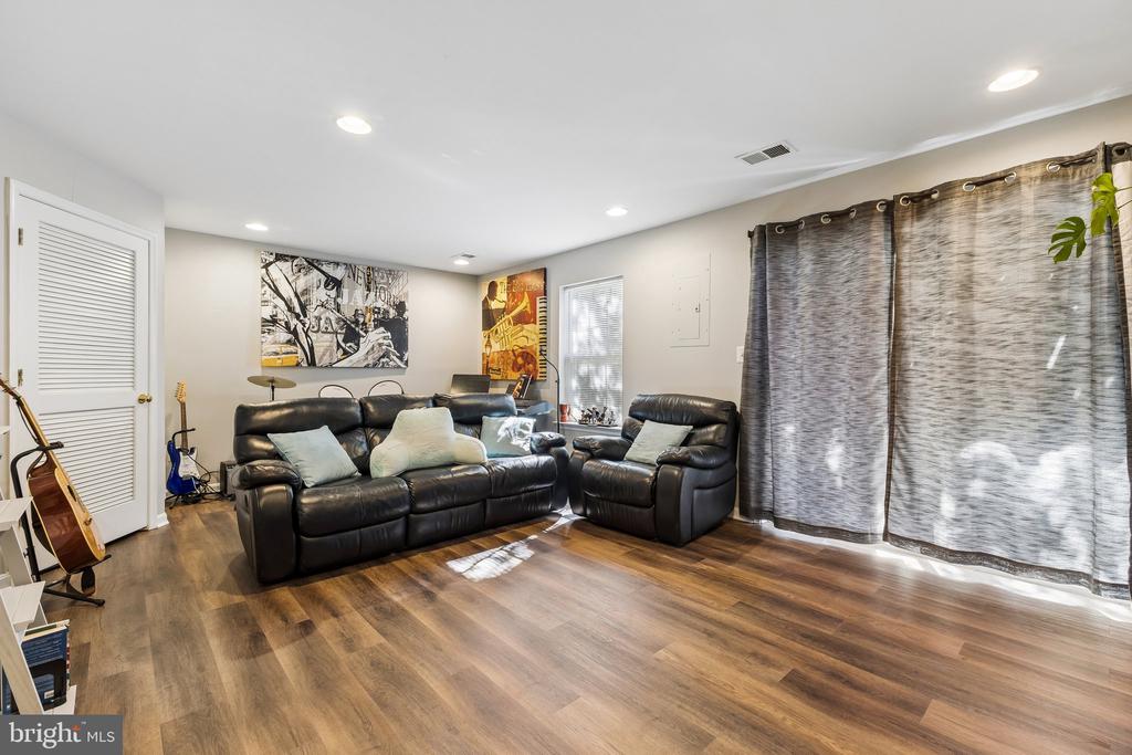 12047 KEMPS LANDING CIRCLE