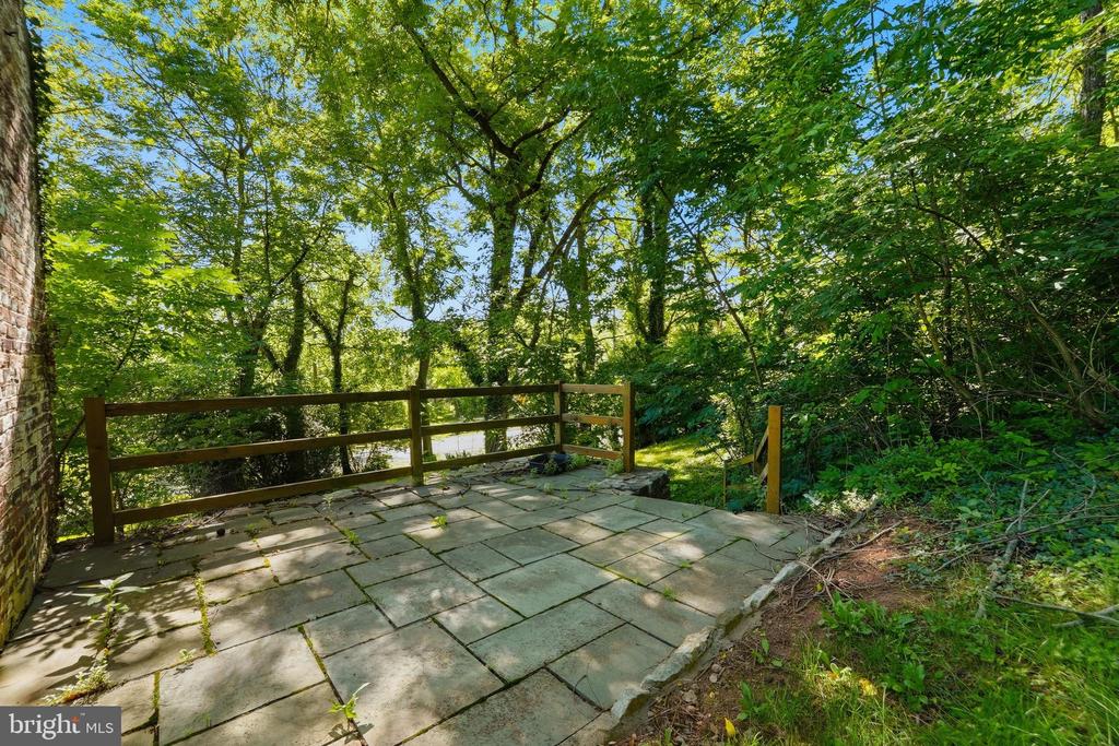 8200 BUCKLAND MILL ROAD