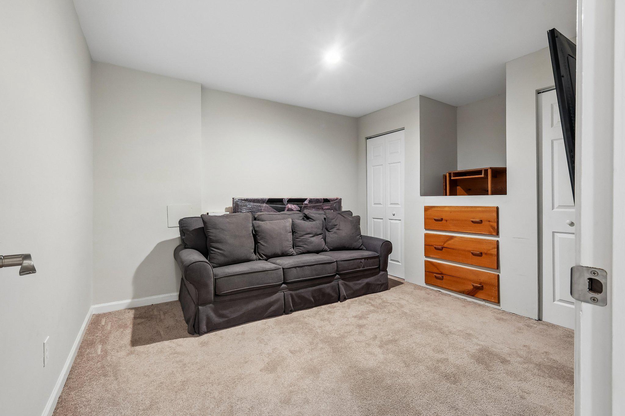 6217 OAKLAND DRIVE