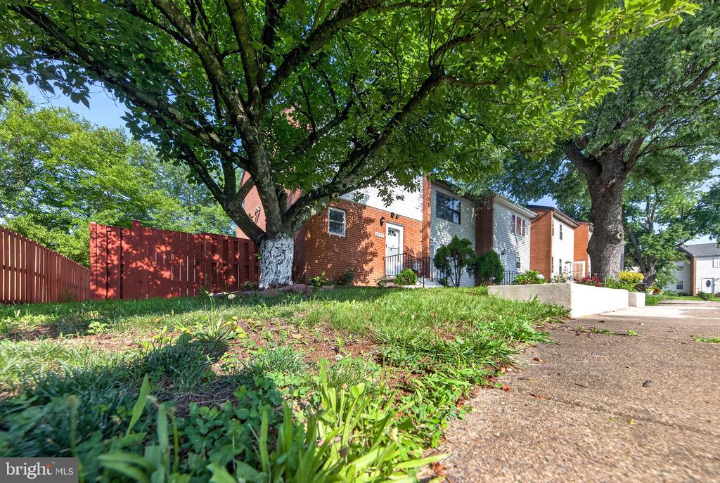 8238 WYCLIFFE COURT