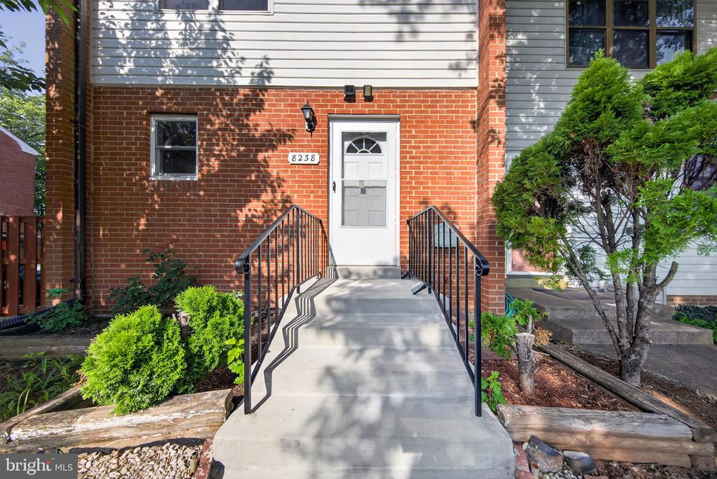 8238 WYCLIFFE COURT