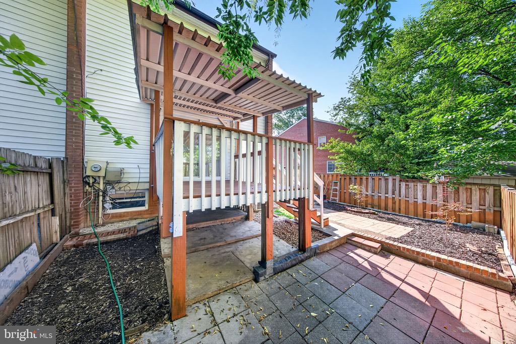 8238 WYCLIFFE COURT