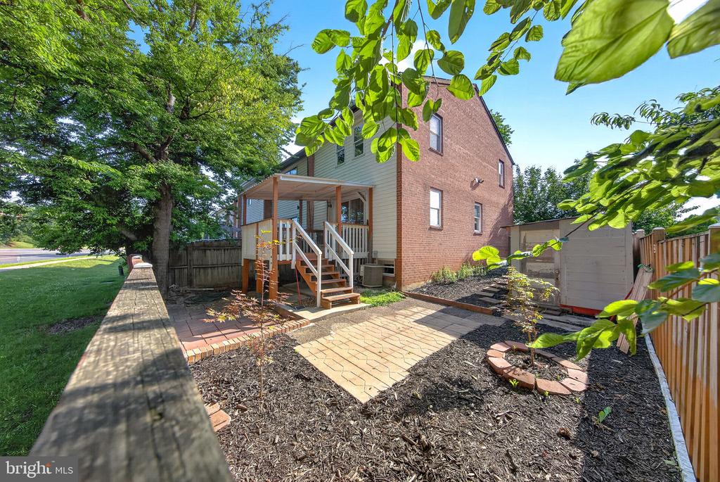 8238 WYCLIFFE COURT