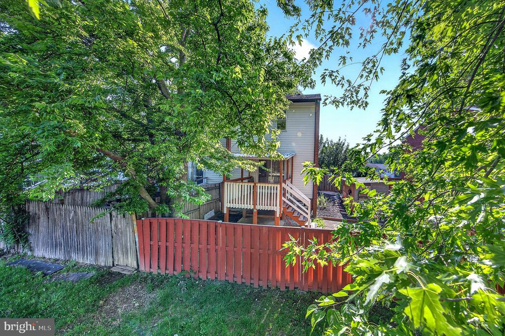 8238 WYCLIFFE COURT