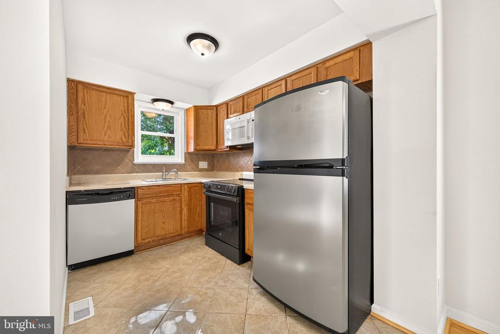 8238 WYCLIFFE COURT