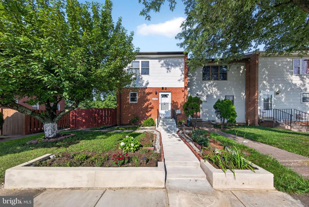 8238 WYCLIFFE COURT